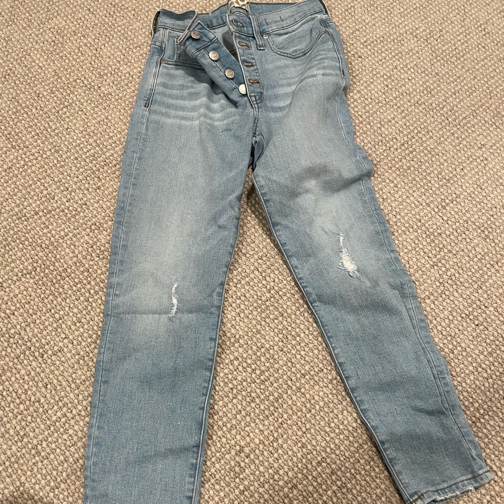 Madewell Women’s 9” High-rise Skinny Jean in light wash, barely worn